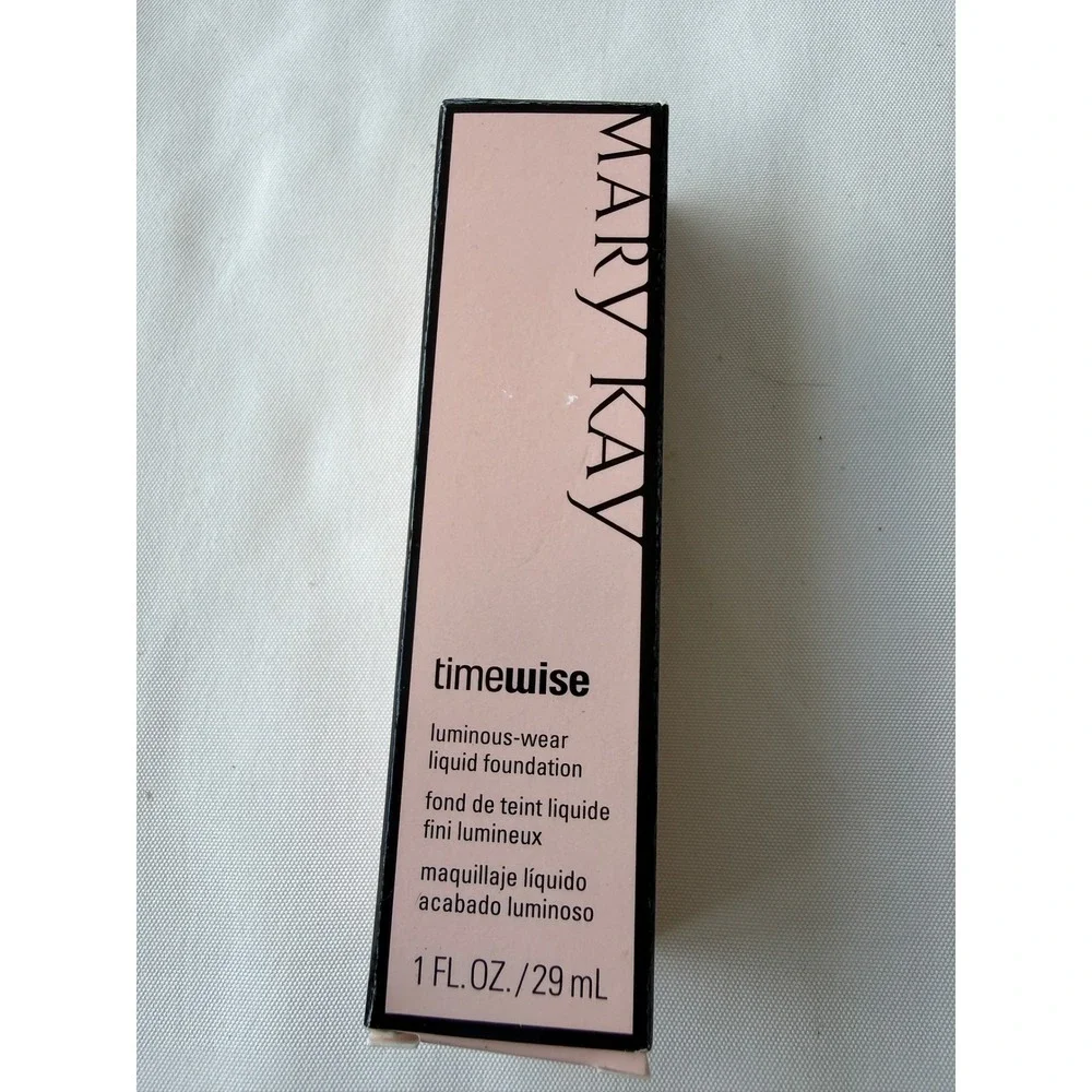 Mary Kay TimeWise Luminous Wear Liquid Foundation Ivory 2 Normal to Dry Skin 1oz